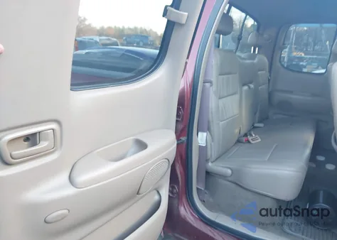 2002 Toyota Tundra Ltd V8 из США, поврежденный, VIN 5TBBT481X2S326904